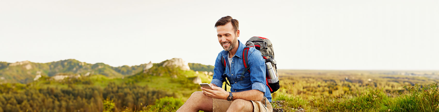 VL-Sparen ETFs Mann bei einer Wanderung